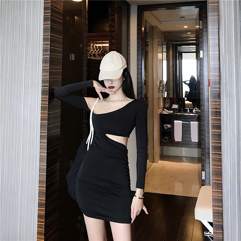 Personality package hip fold sloping shoulder dress