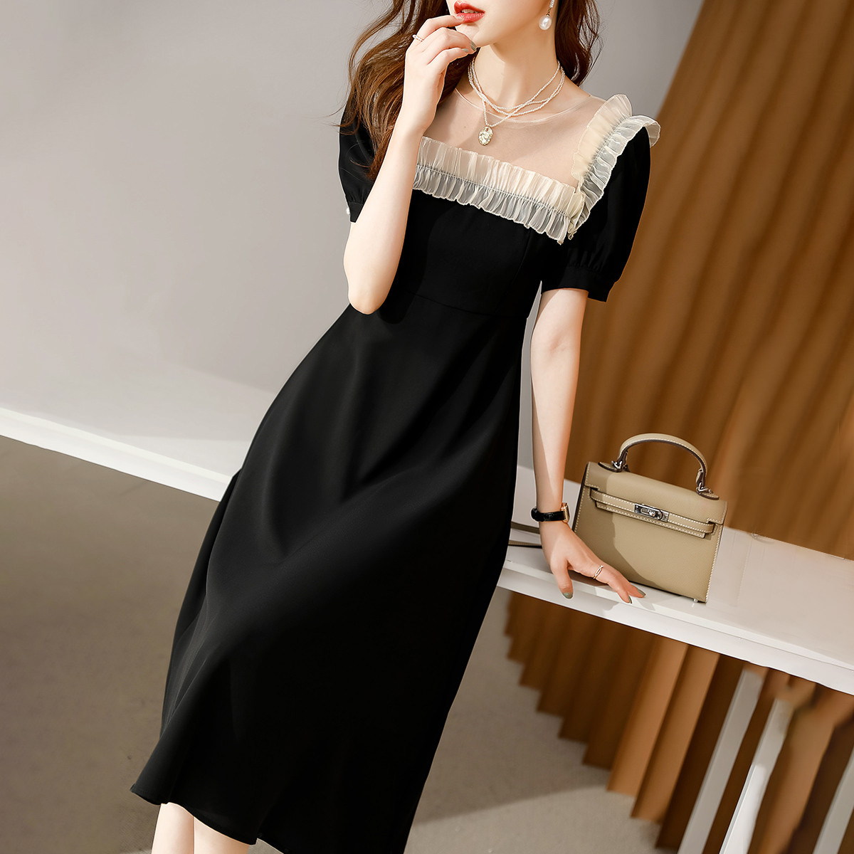 Temperament simple generous collar lace dress for women