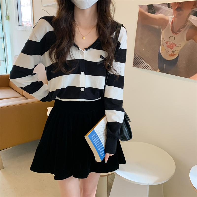 Stripe V-neck tops Korean style knitted sweater