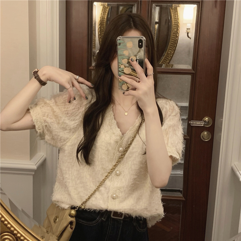 Loose apricot temperament shirt lace pearl buckle tops