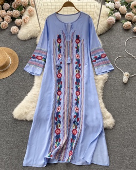 Embroidery loose round neck long dress slim seaside dress