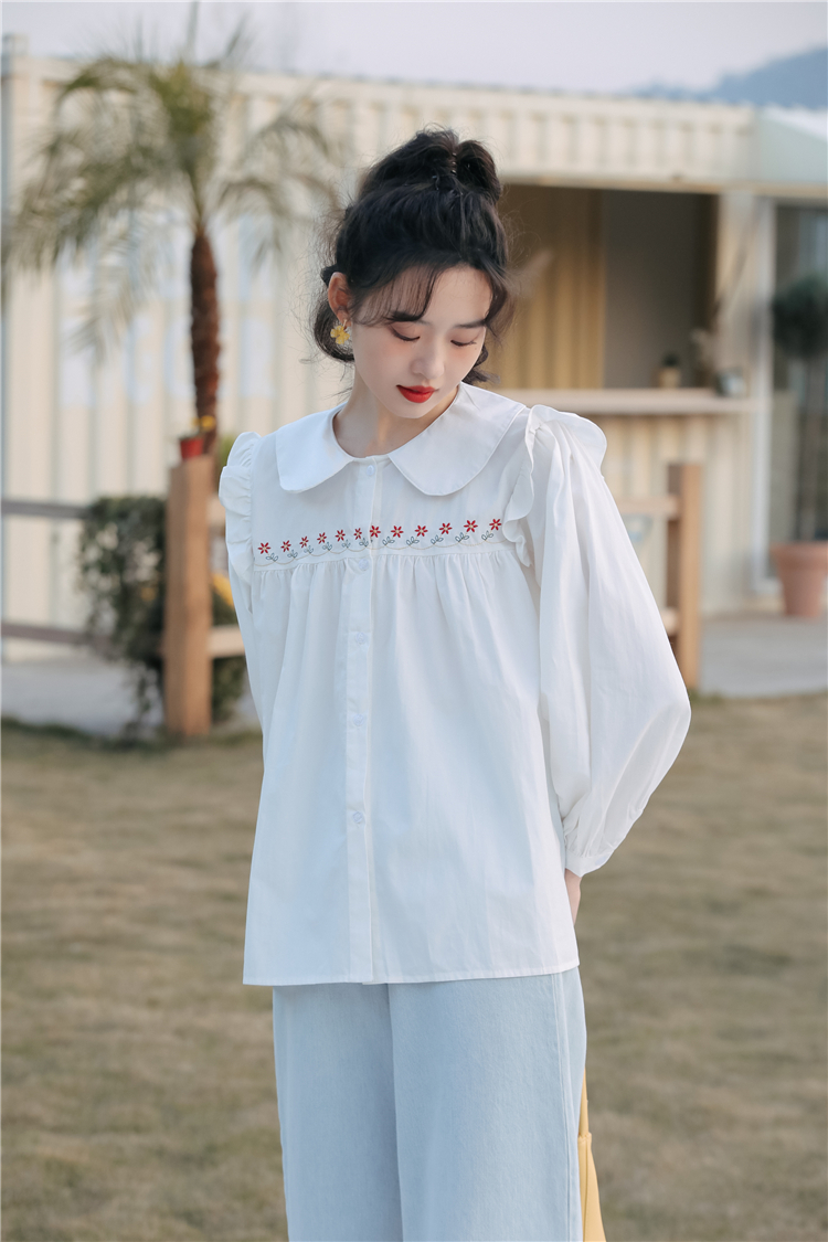 White autumn embroidered flowers long sleeve shirt for women
