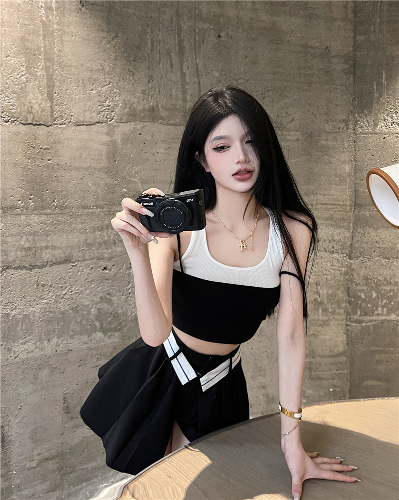 Pseudo-two black-white tops collocation high waist vest