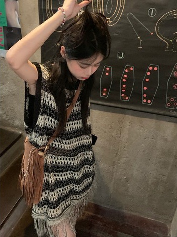 Thin sweater knitted waistcoat for women