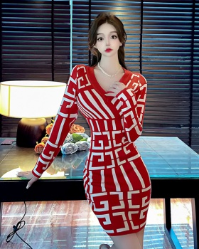 Bottoming sweater package hip dress