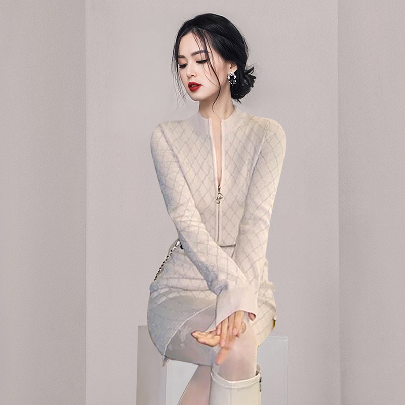 Autumn and winter temperament knitted ladies dress