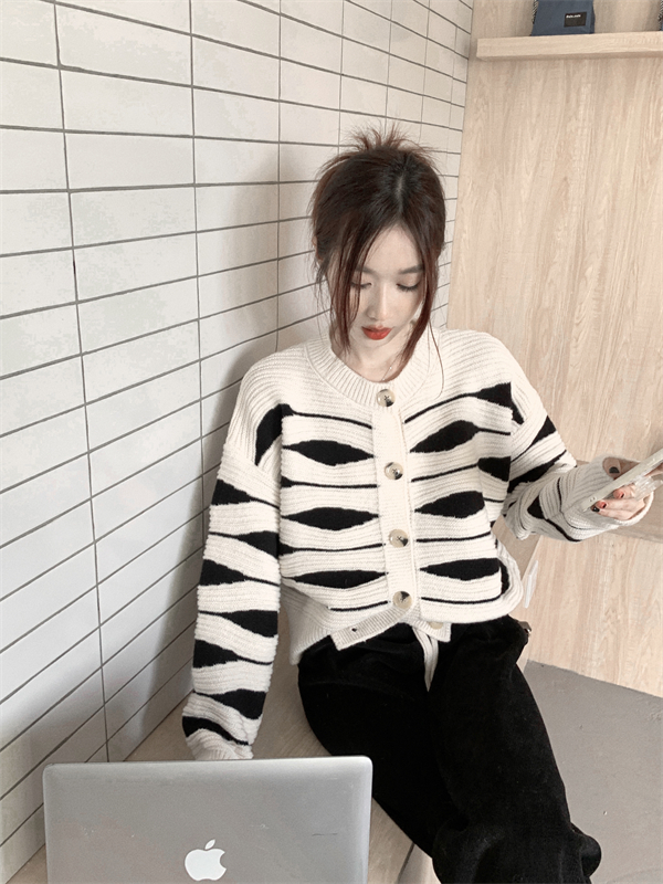 Wave patterns knitted sweater autumn lazy cardigan for women