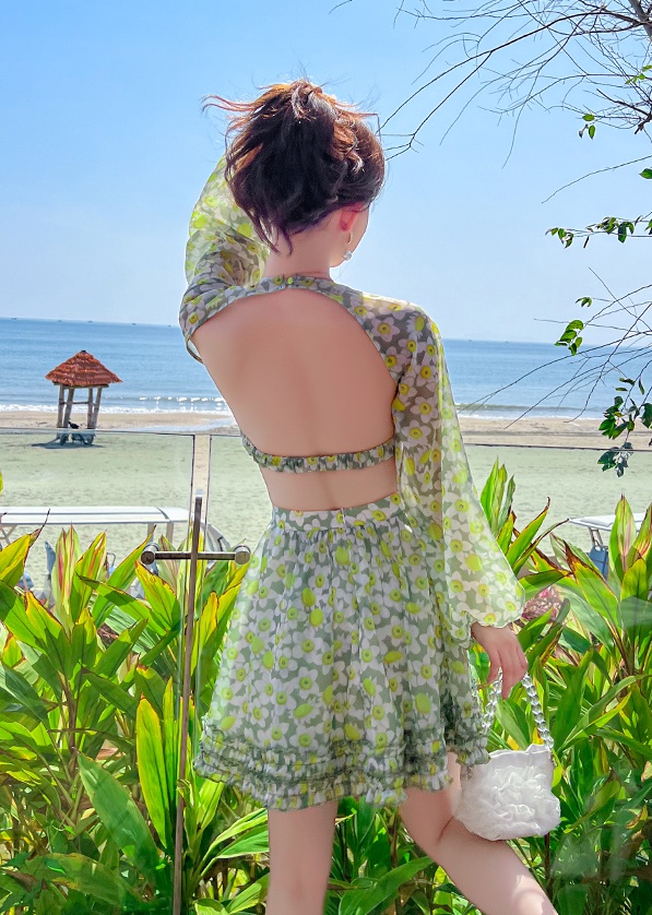Seaside vacation lantern sleeve floral dress