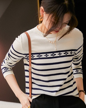 Knitted round neck autumn and winter tops for women