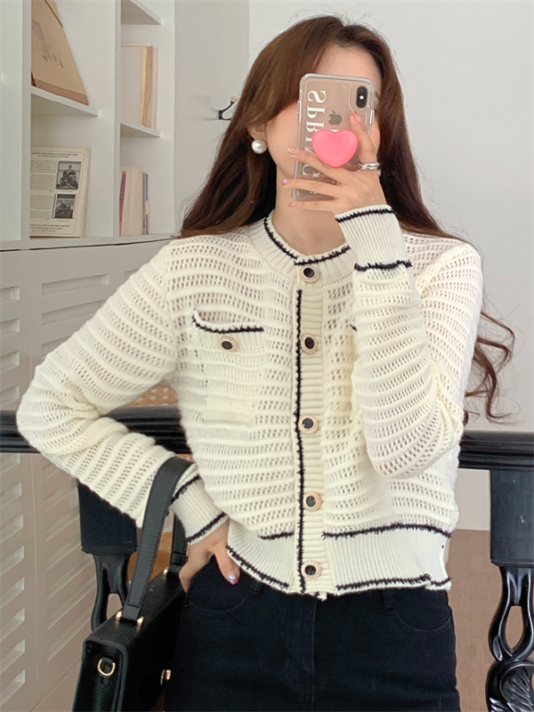 Loose mixed colors white knitted bottoming shirt