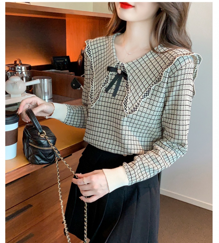 Fashion and elegant sweater bottoming shirt