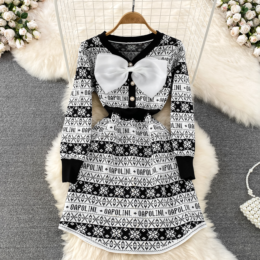 Long sleeve slim pinched waist knitted dress for women