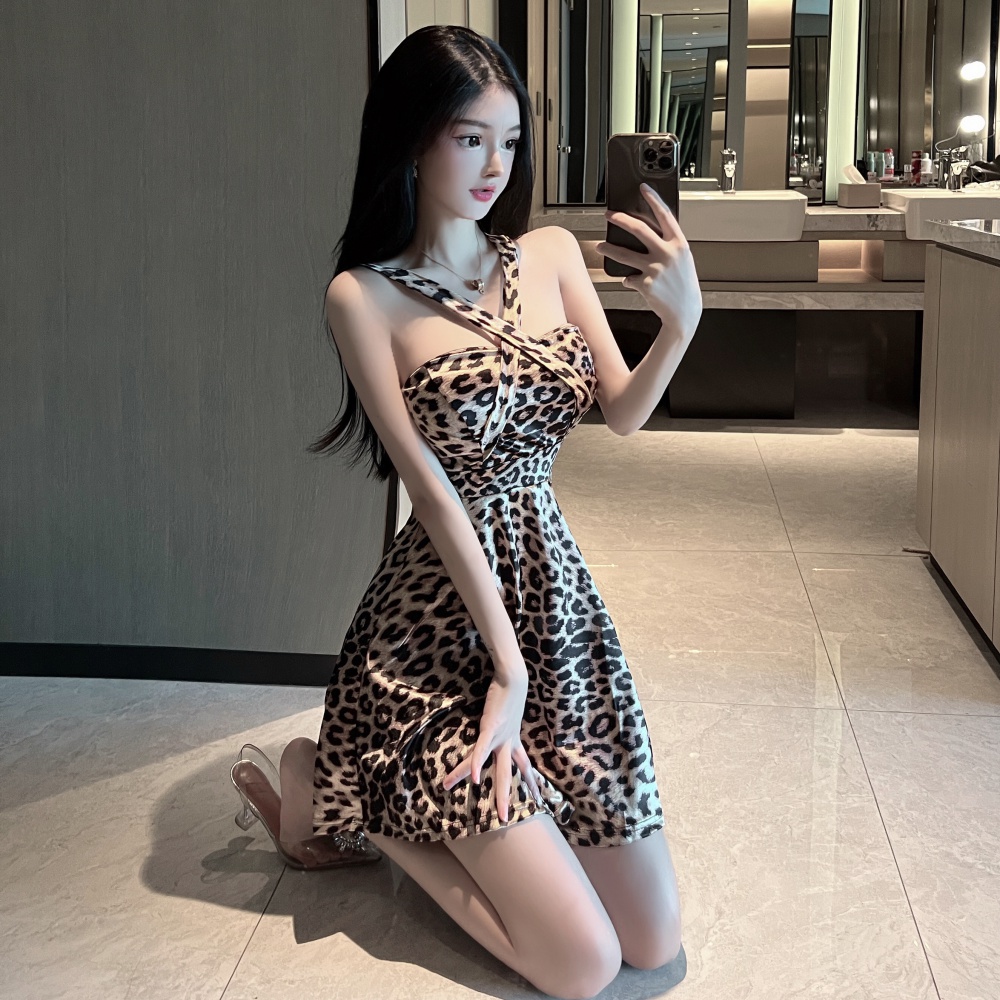 Big skirt sling leopard cross sexy halter dress