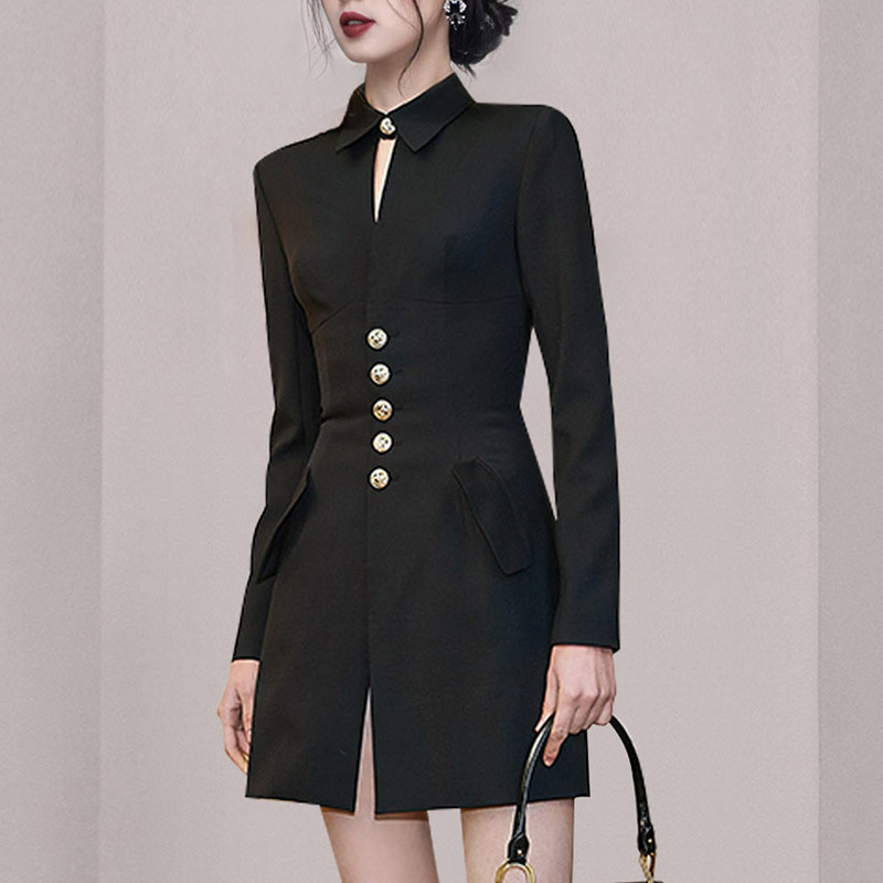 Black autumn and winter pinched waist dress