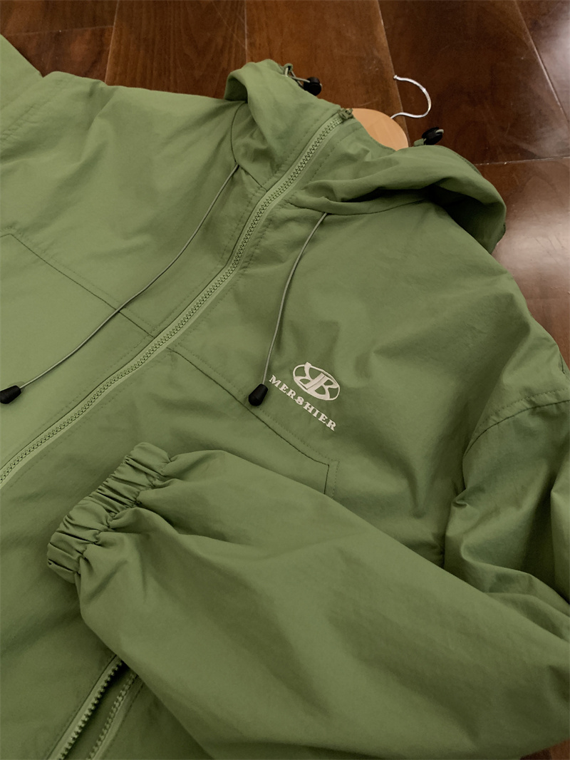 Hooded waterproof jacket zip loose technical jacket