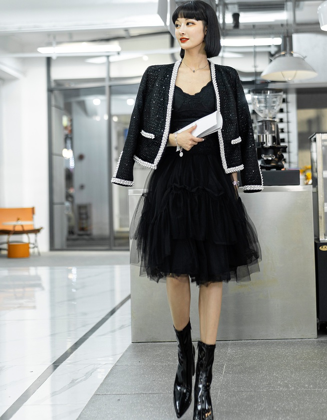 Temperament fashion and elegant slim coat black woolen tops