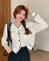 Mixed colors loose knitted white bottoming shirt