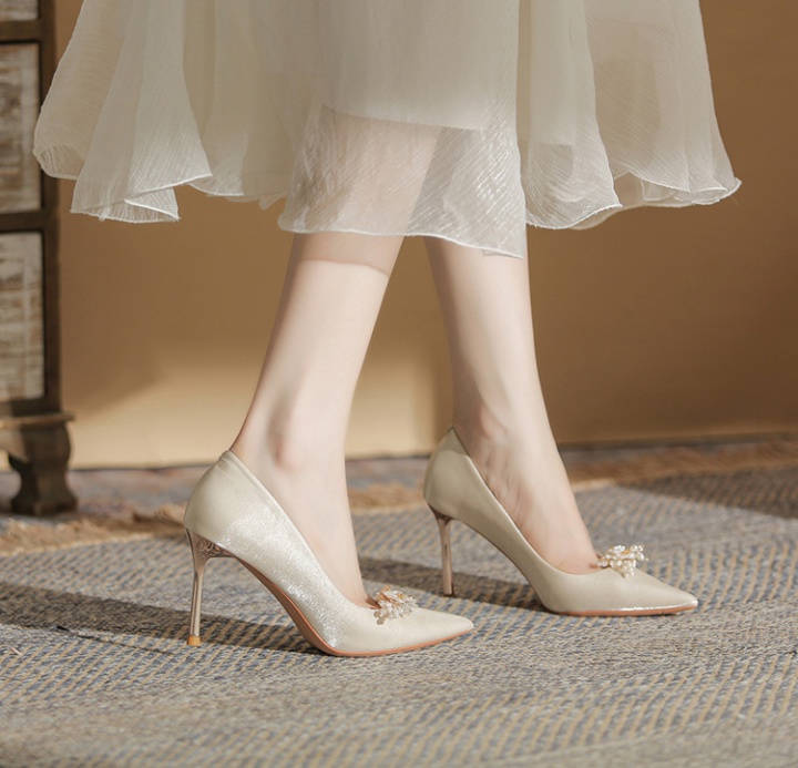 Low bride wedding shoes wear high-heeled shoes