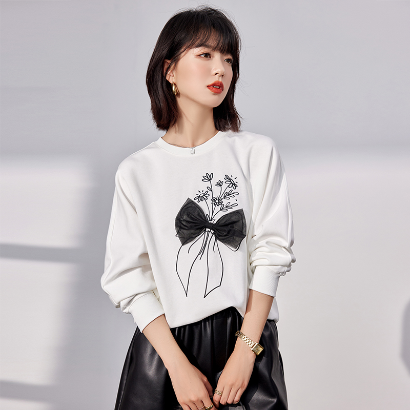 Embroidered flowers refinement hoodie round neck tops for women