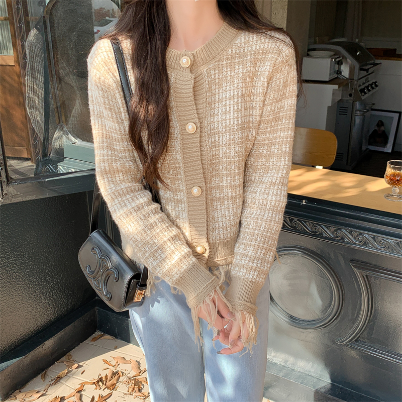 Fashion and elegant autumn and winter coat round neck sweater