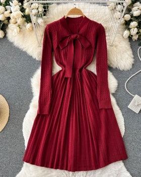 Autumn and winter pleated bow lapel dress