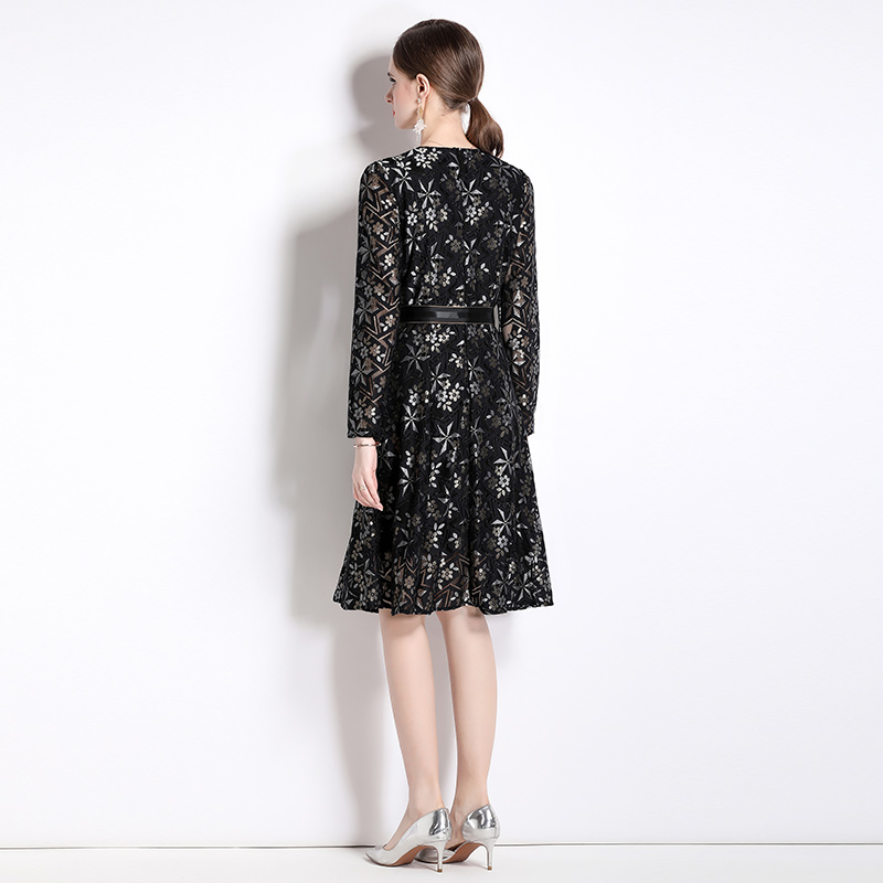 Autumn and winter temperament lace with belt dress