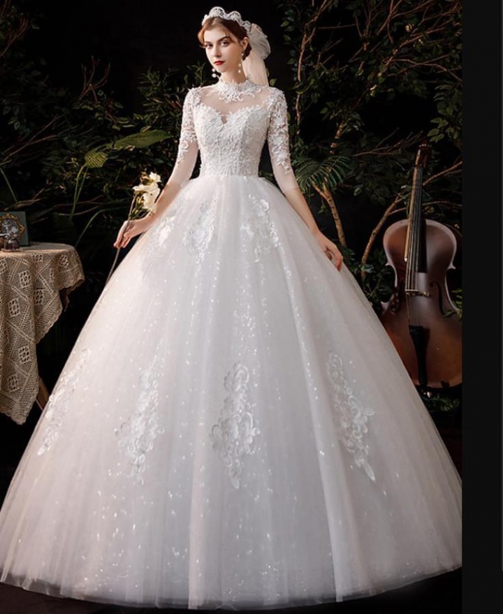 Court style bride floor length luxurious wedding dress