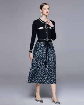 Knitted splice dress fashion and elegant Pseudo-two sweater
