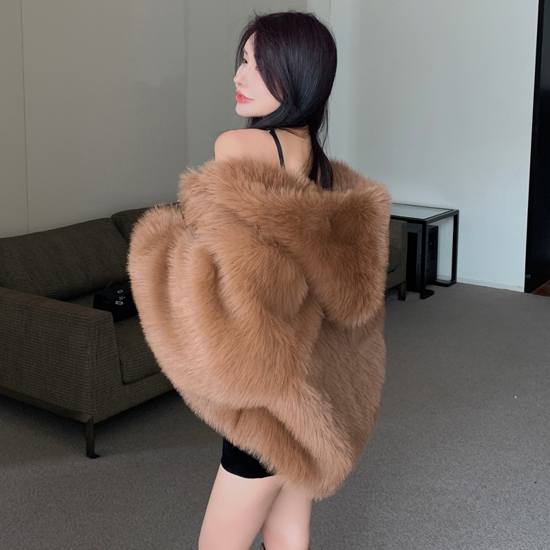 Long winter coat imitation of fox fur overcoat for women