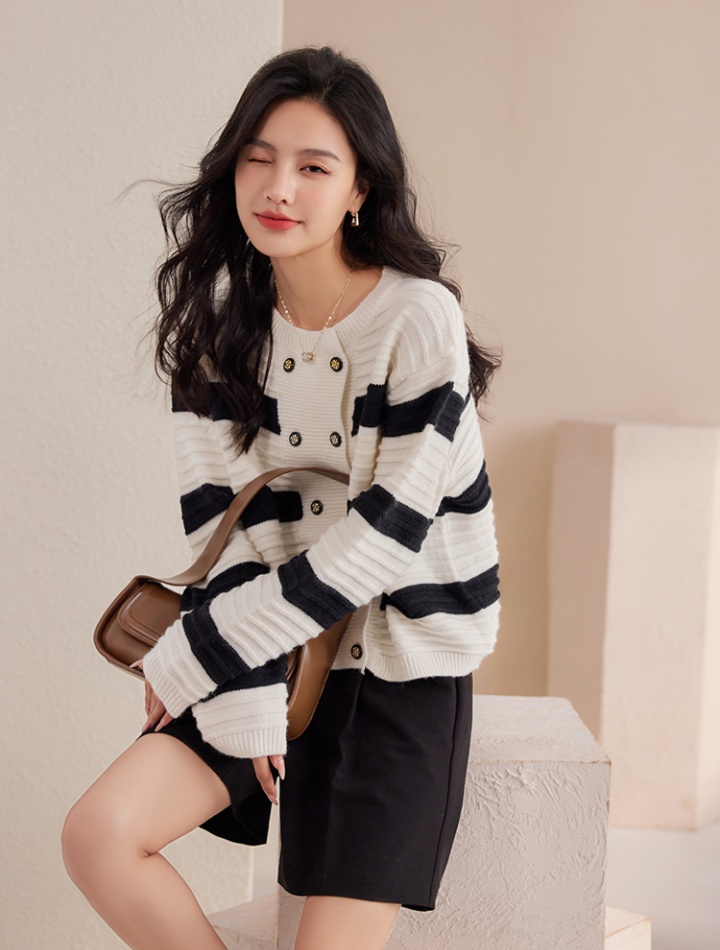 Mixed colors cardigan wears outside tops for women