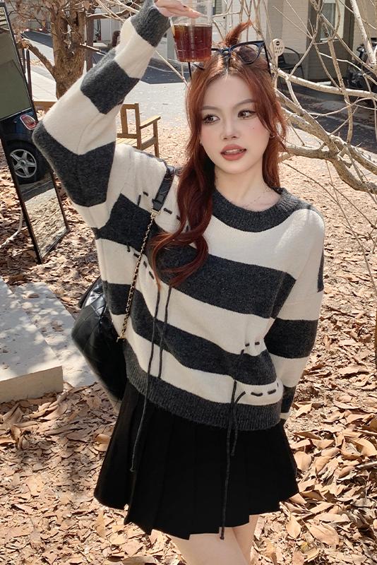 Pullover knitted stripe round neck sweater