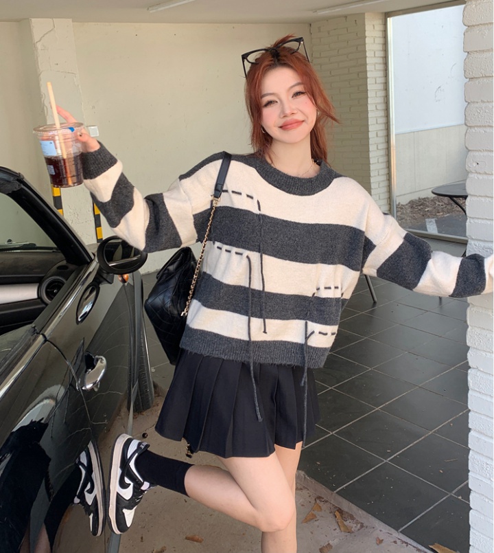 Pullover knitted stripe round neck sweater