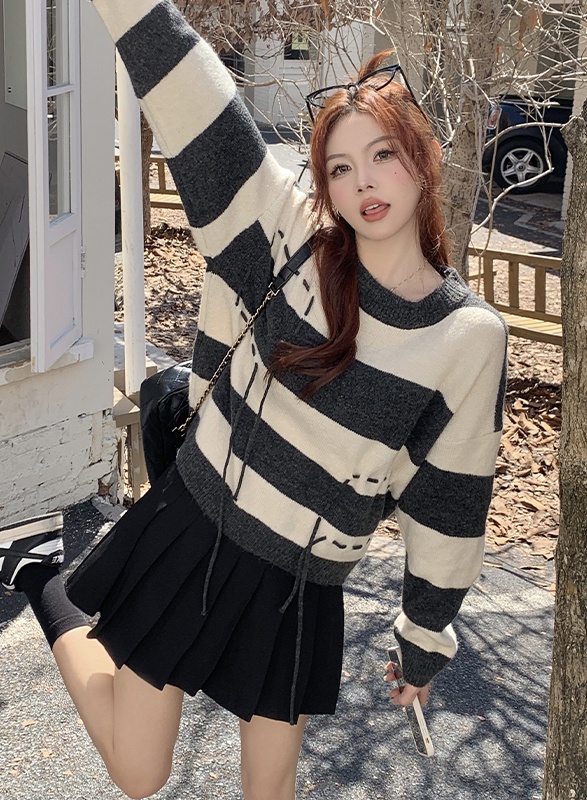 Pullover knitted stripe round neck sweater