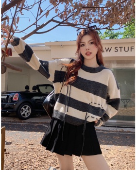 Pullover knitted stripe round neck sweater