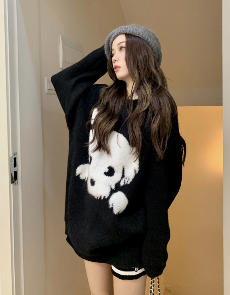 Pullover winter pattern round neck puppy black sweater
