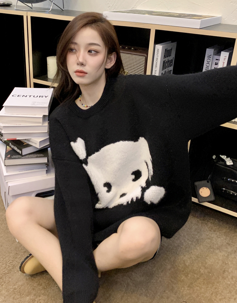Pullover winter pattern round neck puppy black sweater