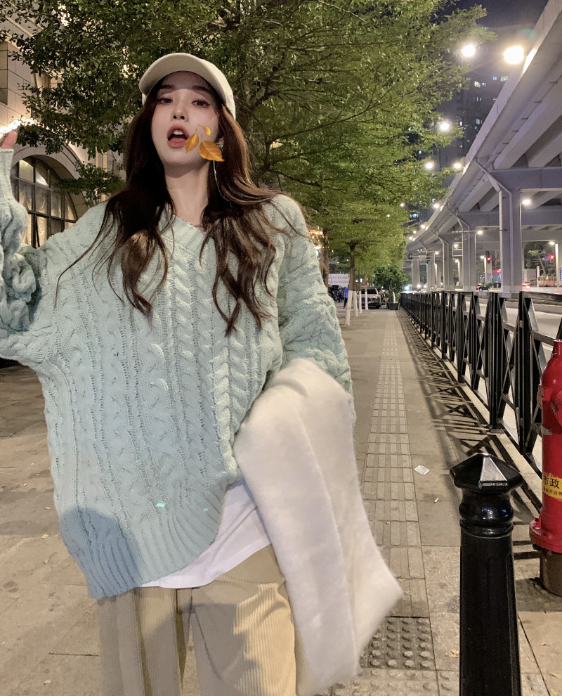 Long sleeve lazy pullover knitted twist loose V-neck sweater
