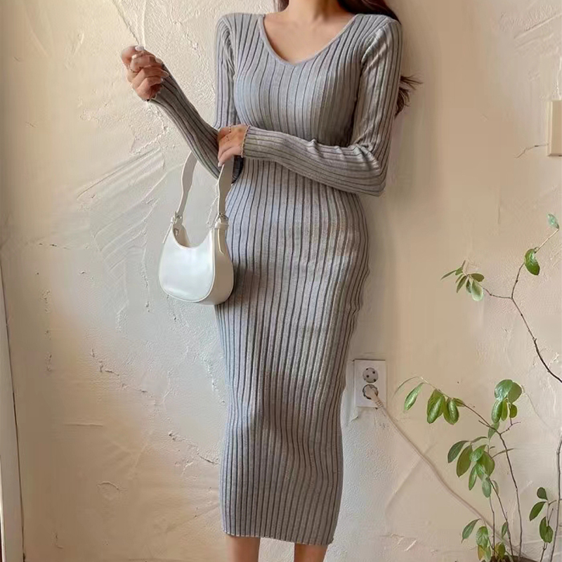 Wear knitted V-neck bottoming long strapless dress