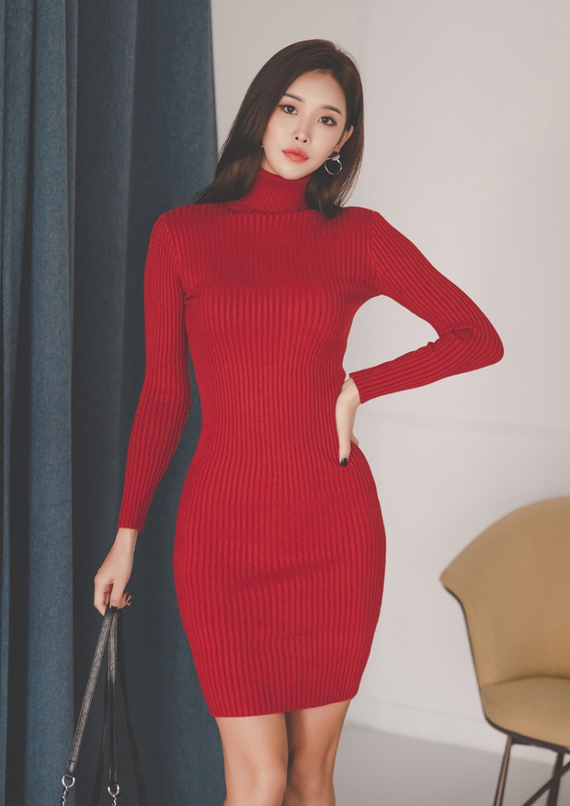 Knitted slim T-back black autumn and winter dress