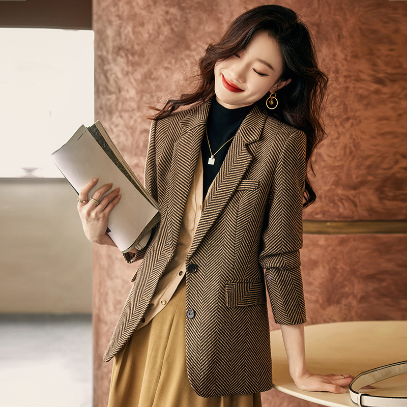 Fashionable business suit autumn and winter coat for women