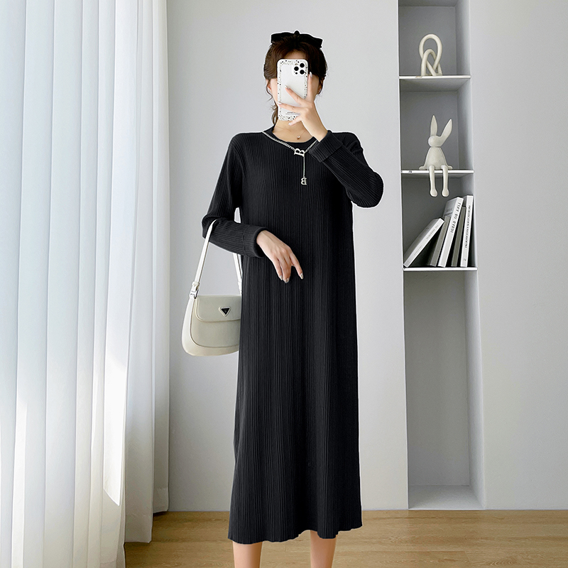 Black knitted long sleeve bottoming screw thread dress