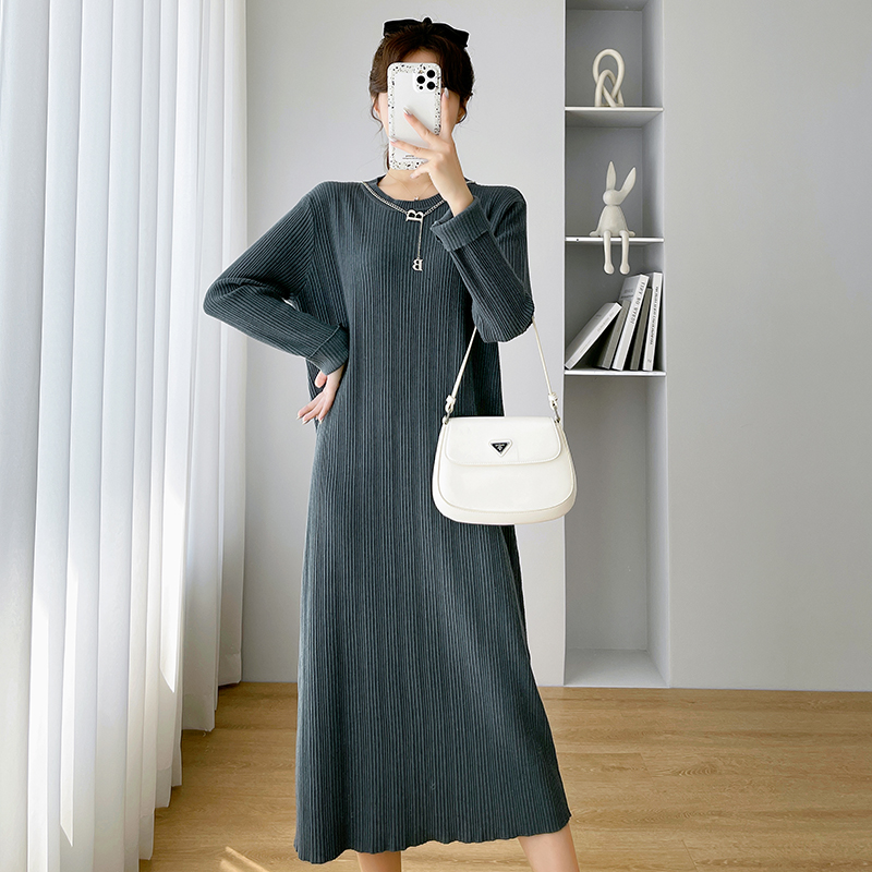 Black knitted long sleeve bottoming screw thread dress