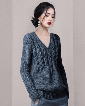 Pullover V-neck long sleeve temperament slim sweater