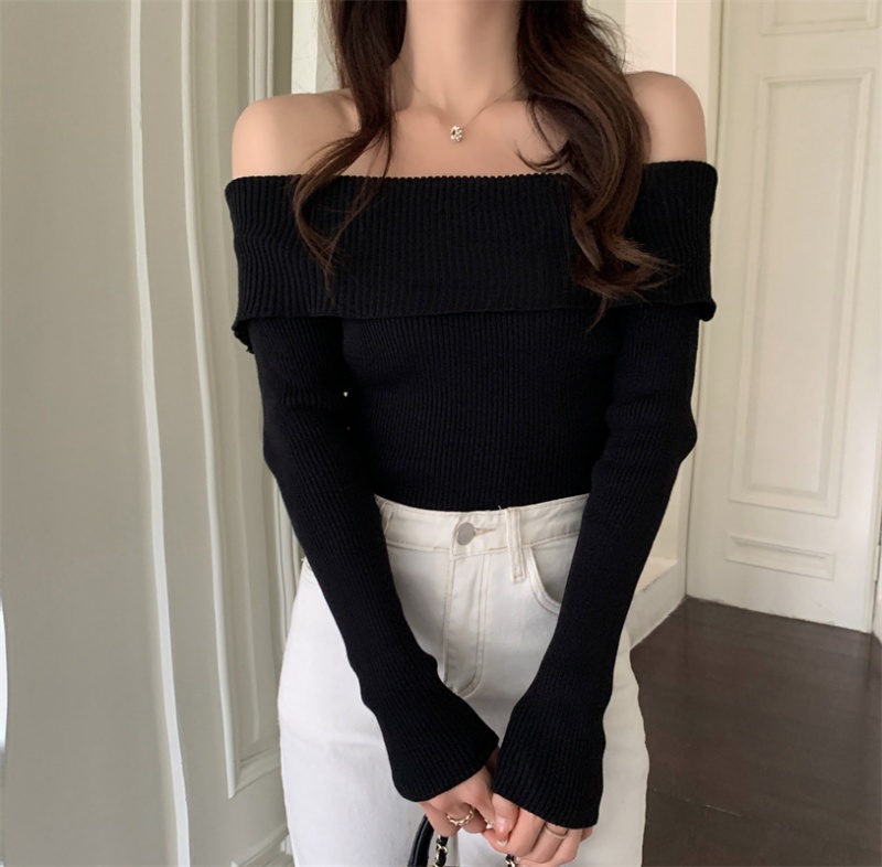 Unique long sleeve clavicle bottoming inside the ride sweater