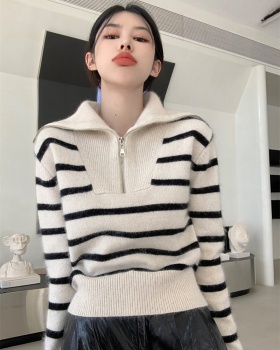 Large lapel lazy loose black-white sweater for women