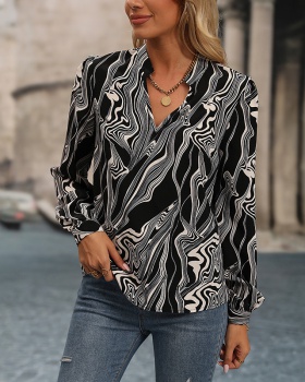 Long sleeve V-neck black-white printing spring shirt