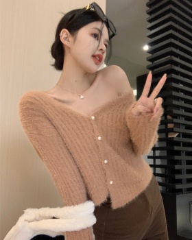 V-neck pearl buckle sweater knitted tops for women