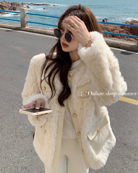 Autumn and winter white fur coat fashion and elegant tops