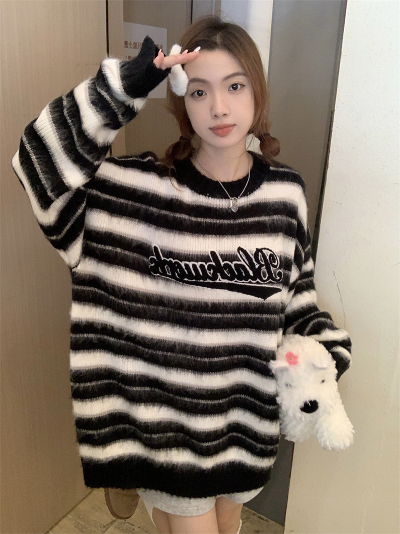Knitted embroidery long sleeve retro round neck lazy sweater