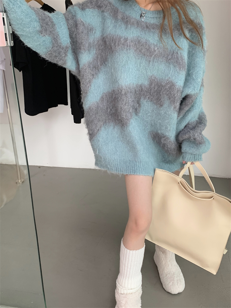Blue pullover thick loose tender wears outside sweater